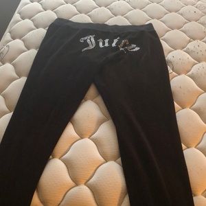Brand new never worn juicy couture sweat pants.
